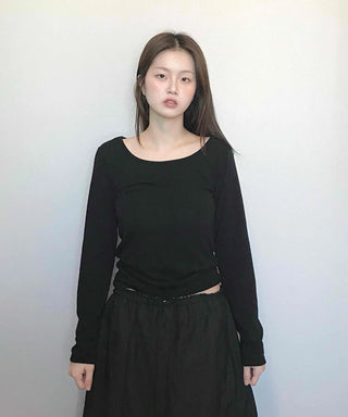 Minimal Slim Fit Round Neck Cropped Long Sleeve T-shirt