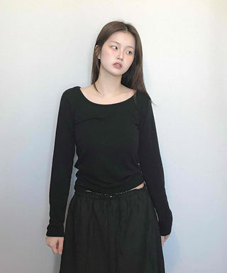 Minimal Slim Fit Round Neck Cropped Long Sleeve T-shirt
