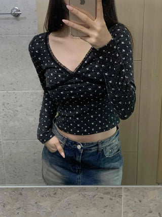 Flower Crop Fleece V-Neck Long Sleeve T-Shirt
