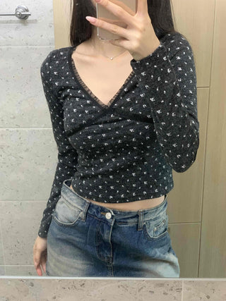 Flower Crop Fleece V-Neck Long Sleeve T-Shirt
