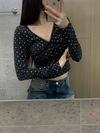 Flower Crop Fleece V-Neck Long Sleeve T-Shirt
