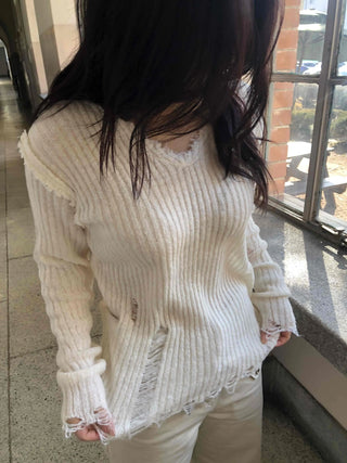 Shirred Tail Hem Ruffle V-Neck Knit