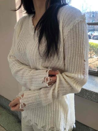 Shirred Tail Hem Ruffle V-Neck Knit