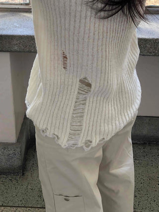 Shirred Tail Hem Ruffle V-Neck Knit
