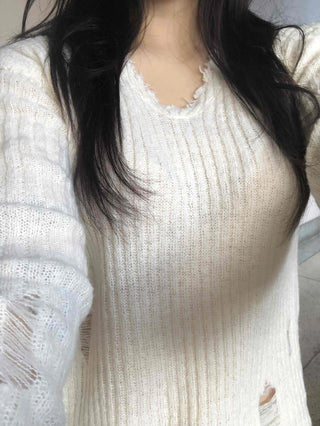 Shirred Tail Hem Ruffle V-Neck Knit