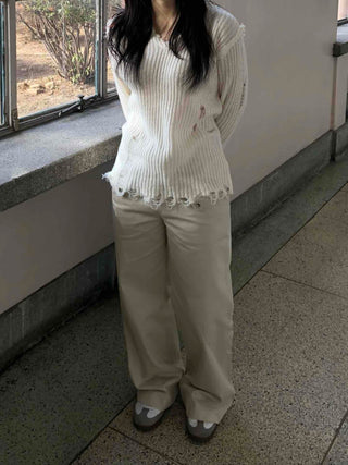Shirred Tail Hem Ruffle V-Neck Knit