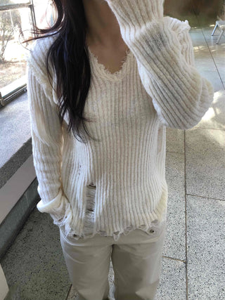 Shirred Tail Hem Ruffle V-Neck Knit