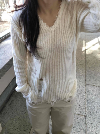 Shirred Tail Hem Ruffle V-Neck Knit