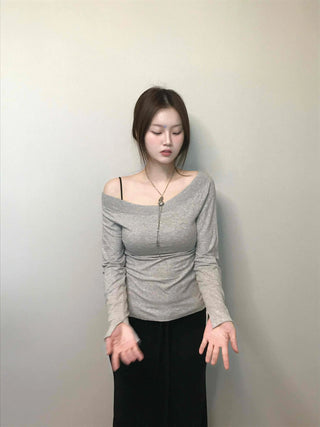 Slit detail wide off-shoulder slim-fit long-sleeved T-shirt