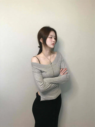 Slit detail wide off-shoulder slim-fit long-sleeved T-shirt