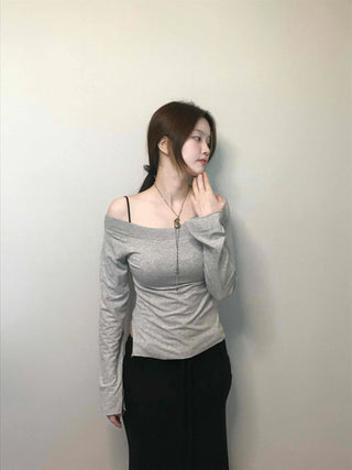Slit detail wide off-shoulder slim-fit long-sleeved T-shirt