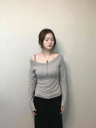 Slit detail wide off-shoulder slim-fit long-sleeved T-shirt