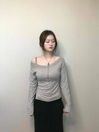 Slit detail wide off-shoulder slim-fit long-sleeved T-shirt