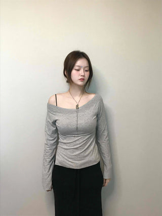 Slit detail wide off-shoulder slim-fit long-sleeved T-shirt