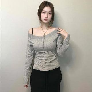 Slit detail wide off-shoulder slim-fit long-sleeved T-shirt