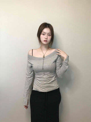 Slit detail wide off-shoulder slim-fit long-sleeved T-shirt
