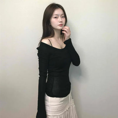 Delicate Fit Off-Shoulder Draping Slim Long Sleeve Tee