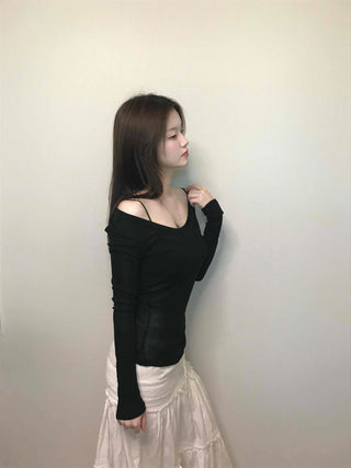 Delicate Fit Off-Shoulder Draping Slim Long Sleeve Tee