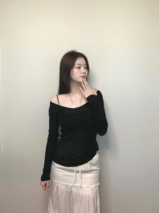 Delicate Fit Off-Shoulder Draping Slim Long Sleeve Tee