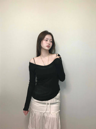 Delicate Fit Off-Shoulder Draping Slim Long Sleeve Tee