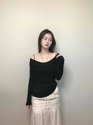 Delicate Fit Off-Shoulder Draping Slim Long Sleeve Tee