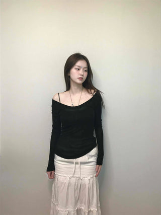Delicate Fit Off-Shoulder Draping Slim Long Sleeve Tee