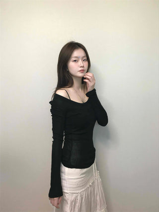 Delicate Fit Off-Shoulder Draping Slim Long Sleeve Tee