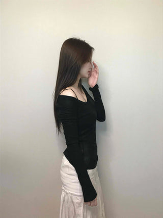 Delicate Fit Off-Shoulder Draping Slim Long Sleeve Tee