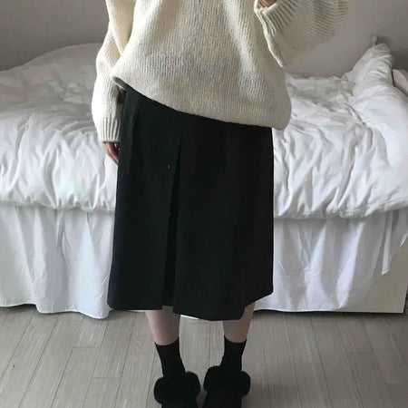 Simple contemporary balloon midi skirt