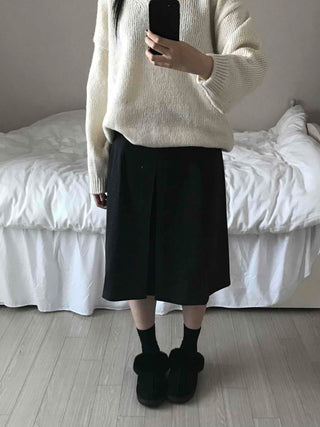Simple contemporary balloon midi skirt