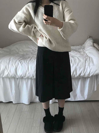 Simple contemporary balloon midi skirt