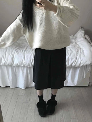 Simple contemporary balloon midi skirt