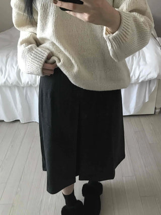 Simple contemporary balloon midi skirt