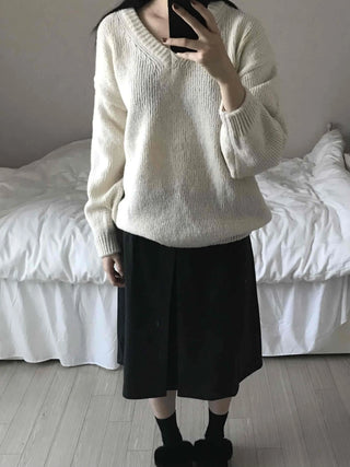 Simple contemporary balloon midi skirt