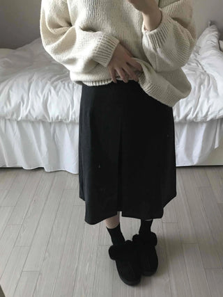 Simple contemporary balloon midi skirt