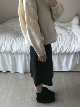 Simple contemporary balloon midi skirt