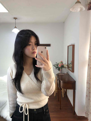 String Shirred V-Neck Crop Knit