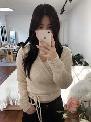 String Shirred V-Neck Crop Knit