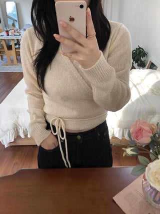 String Shirred V-Neck Crop Knit