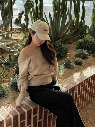 Soft Delicate Fit V-Neck Slim Shoulder Knit
