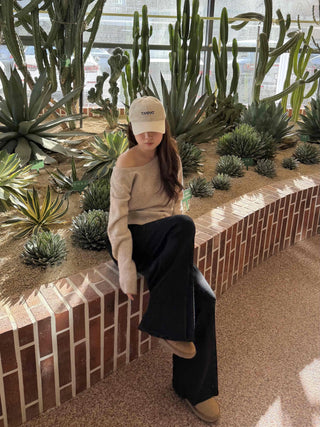 Soft Delicate Fit V-Neck Slim Shoulder Knit