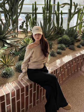Soft Delicate Fit V-Neck Slim Shoulder Knit