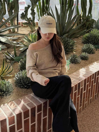 Soft Delicate Fit V-Neck Slim Shoulder Knit