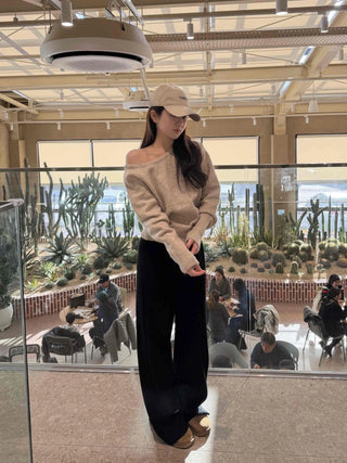 Soft Delicate Fit V-Neck Slim Shoulder Knit