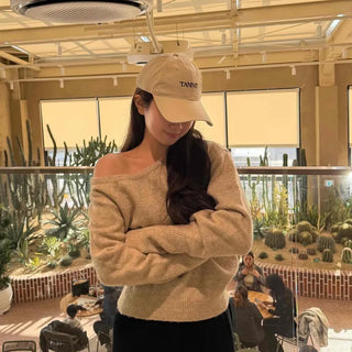 Soft Delicate Fit V-Neck Slim Shoulder Knit