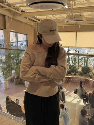 Soft Delicate Fit V-Neck Slim Shoulder Knit