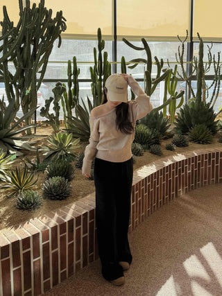 Soft Delicate Fit V-Neck Slim Shoulder Knit