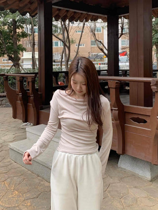 Delicate Fit Shirred Slim Fit Round Long Sleeve T-shirt