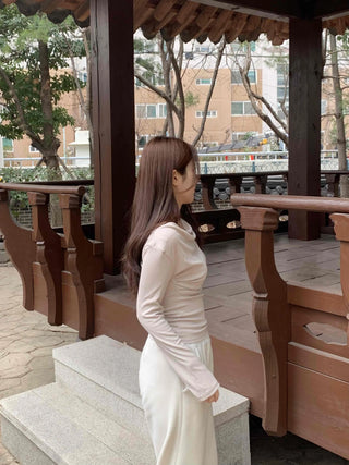 Delicate Fit Shirred Slim Fit Round Long Sleeve T-shirt