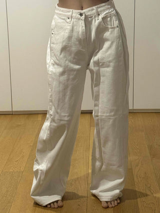 Clean Fit High-Waisted Wide Denim Pants with Tuck Detail